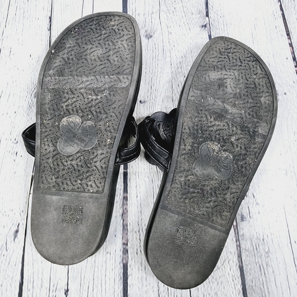 SAM & LIBBY | Alexandra medallion thong flipflop sandals - Picture 7 of 10